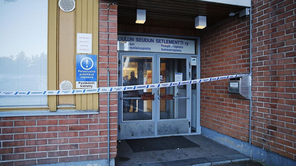 Oulussa Pohjola-opiston Kaarretien koulussa syntyi tänään puolenpäivän aikaan oppilaiden kesken käsirysy koulun ruokalassa.