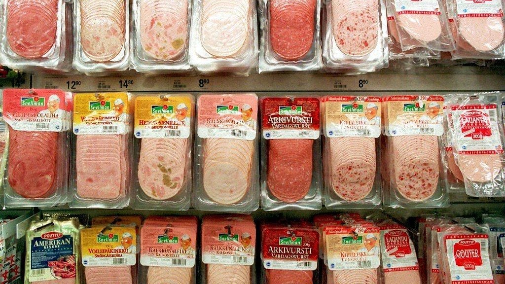 Jos pakkaus estää ruuan menon jätteeksi, ympäristö voittaa (arkistokuva).