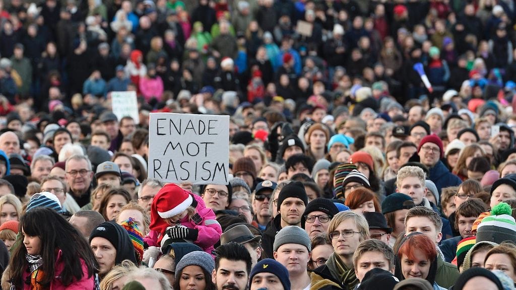 Ruotsissa rasisminvastainen mielenosoitus keräsi viime kuussa tuhansia ihmisiä.