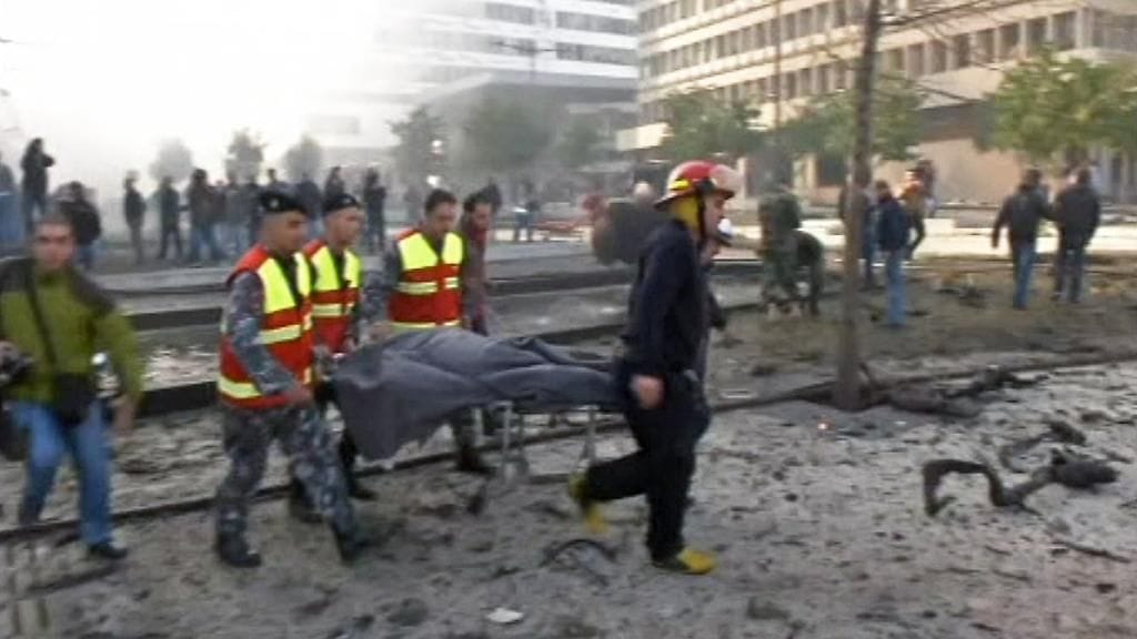 Beirutin räjähdyksessä on kuollut useita ihmisiä. Kuvakaappaus uutistoimisto AP:n videomateriaalista.