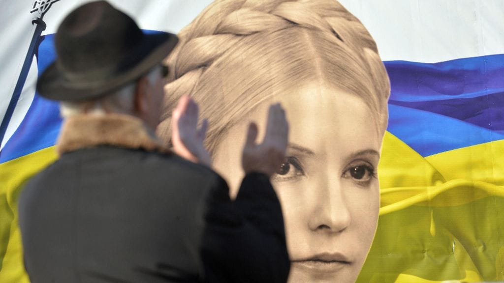 Ukrainan parlamentti aikoo nopeuttaa oppositojohtaja Julia Tymoshenkon vapauttamista. Kuvassa hänen kannattajansa viime joulukuussa.