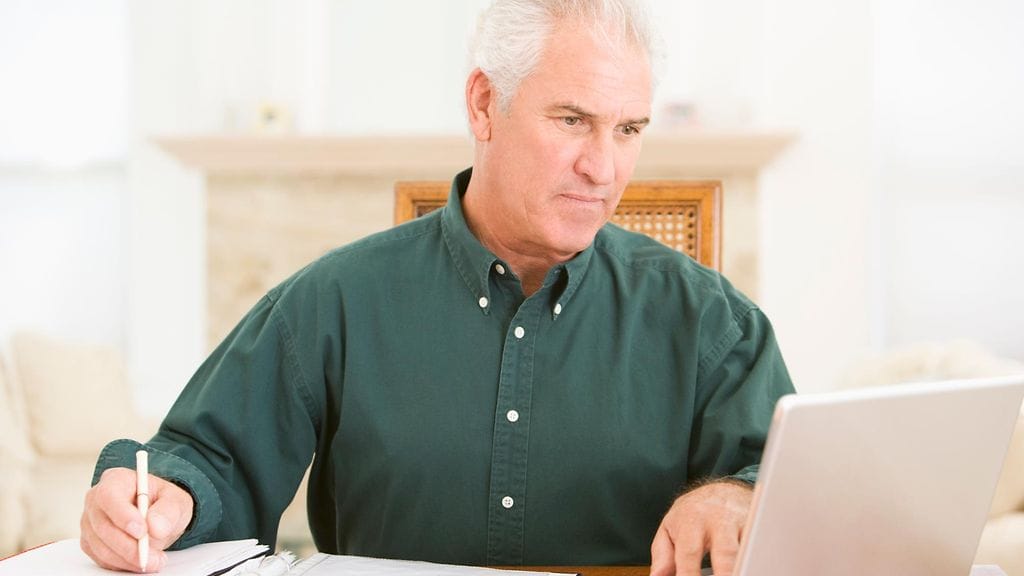 Yli 50-vuotiaat ovat sitoutuneita työhönsä, eivätkä käytä paljoa sairauslomia.