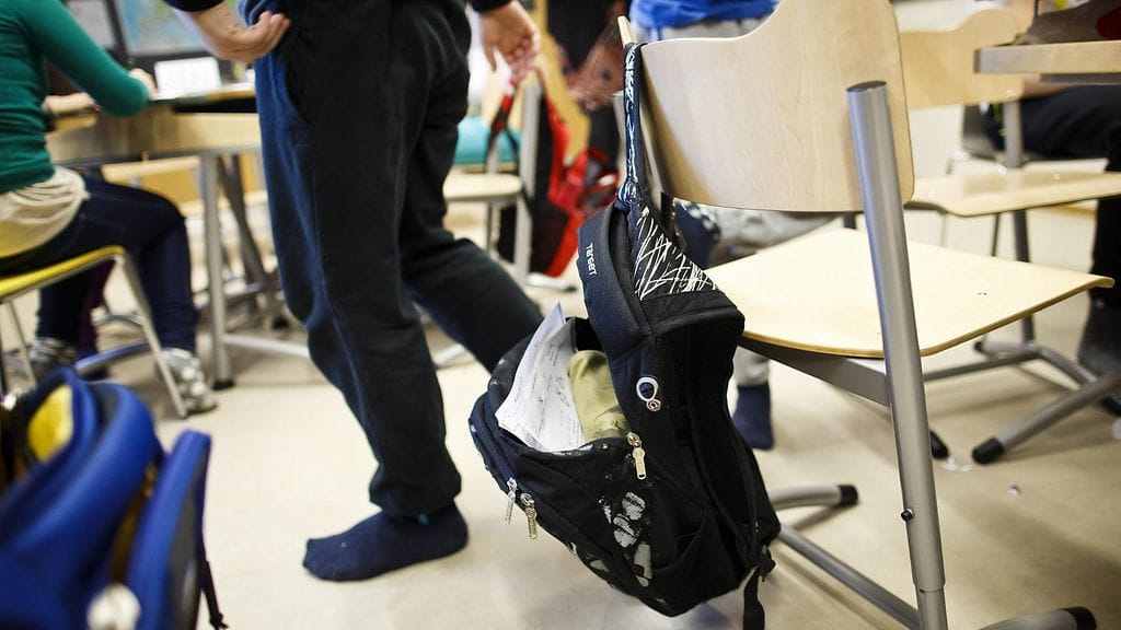 Suurin osa kouluista käyttää nykyään sanallisia ja numeroarviointeja rinnakkain.