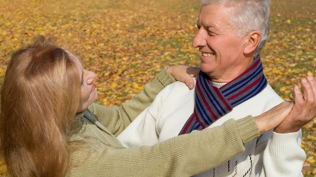 Nainen etsii miestä, joka puhuu ja pussaa.