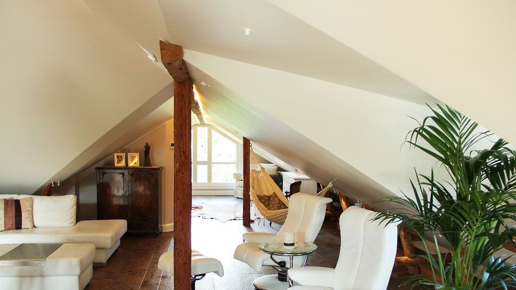 Yksi kohteista on vaalea ja ylellinen.