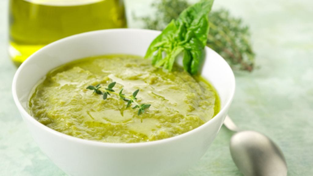 Pinaattikeitto syntyy nopeastikin. Kuvituskuva.