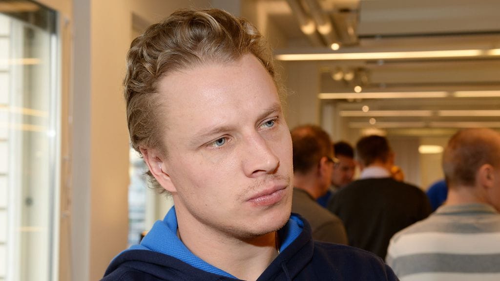 Jääkiekkoilija Lasse Kukkonen maajoukkueen Karjala-turnauksen mediapäivän tilaisuudessa Helsingissä keskiviikkona 6. marraskuuta 2013.