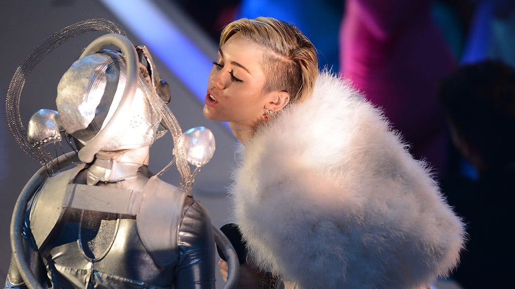 Miley Curys kulkee kohusta kohuun.