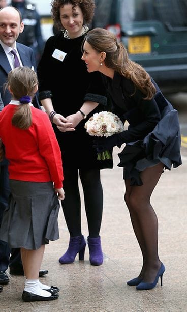 Herttuatar Catherinen mekko oli nousta tuulen mukana.