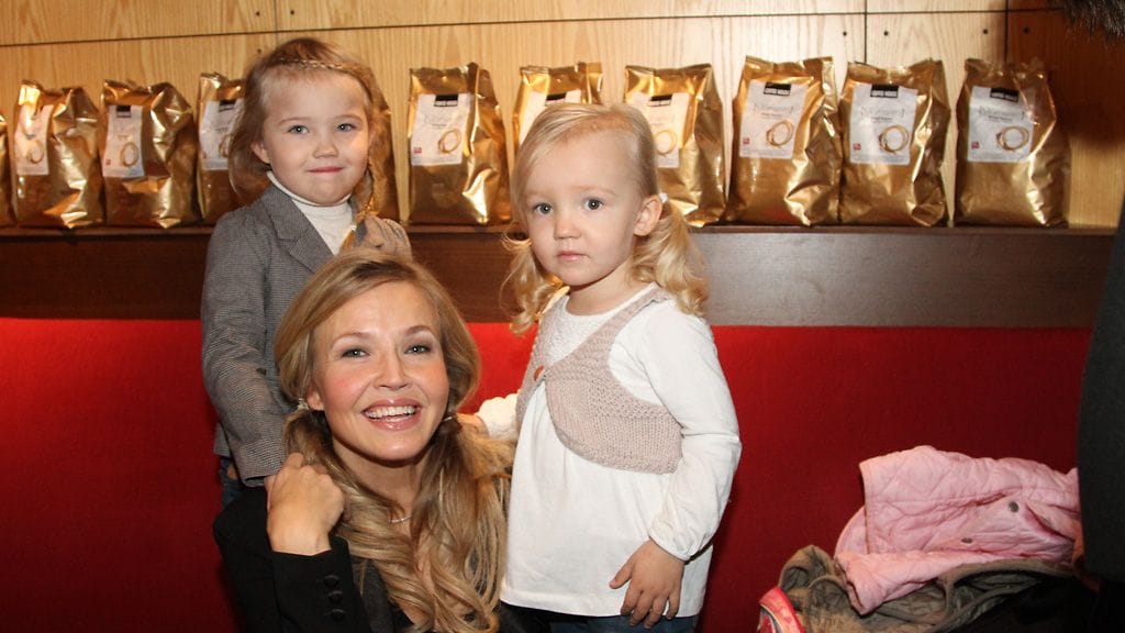 Marita Taavitsainen ja tyttäret Stella (vas.) ja Iines.