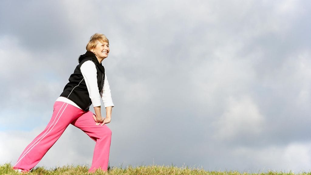 Venyttely ennen juoksulenkkiä ei suojaa revähdyksiltä.