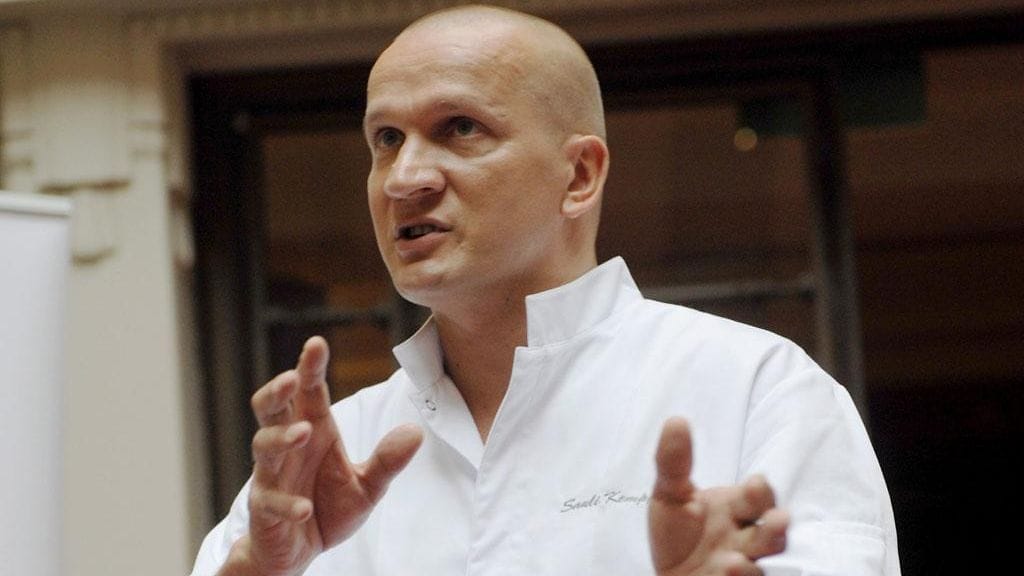 Kemppainen kehottaa ruokailemaan ulkomailla siellä, missä paikallisetkin.