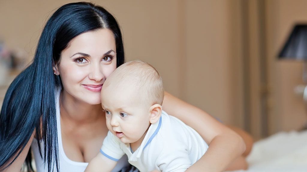 Harper-vauva lainaa Victoria-äidilleen tavaroitaan.