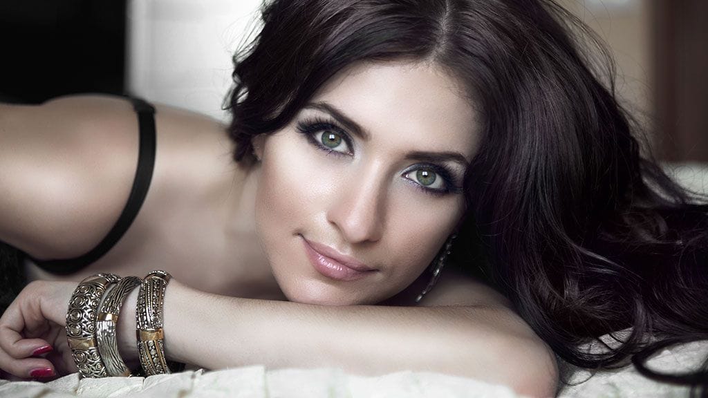 Brunettien ja blondien välillä on käyty leikkimielistä kamppailua jo pitkään.