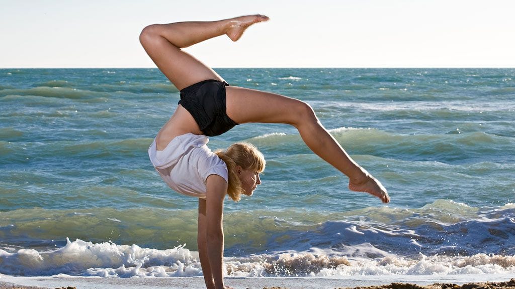 Perfect pedicure: Pehmentävän jalkakylvyn jälkeen poistetaan kovettumat, hoidetaan kynnet ja kynsinauhat, sekä lakataan kynnet. Hoidon viimeistelee virkistävä jalka- ja säärihieronta.