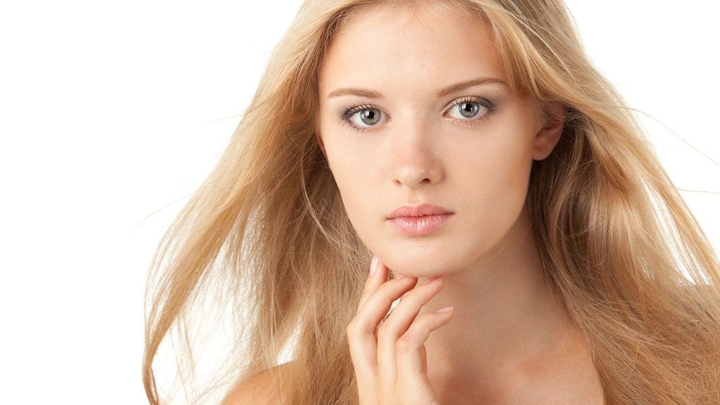 Huulet kaipaavat suojaa auringolta.