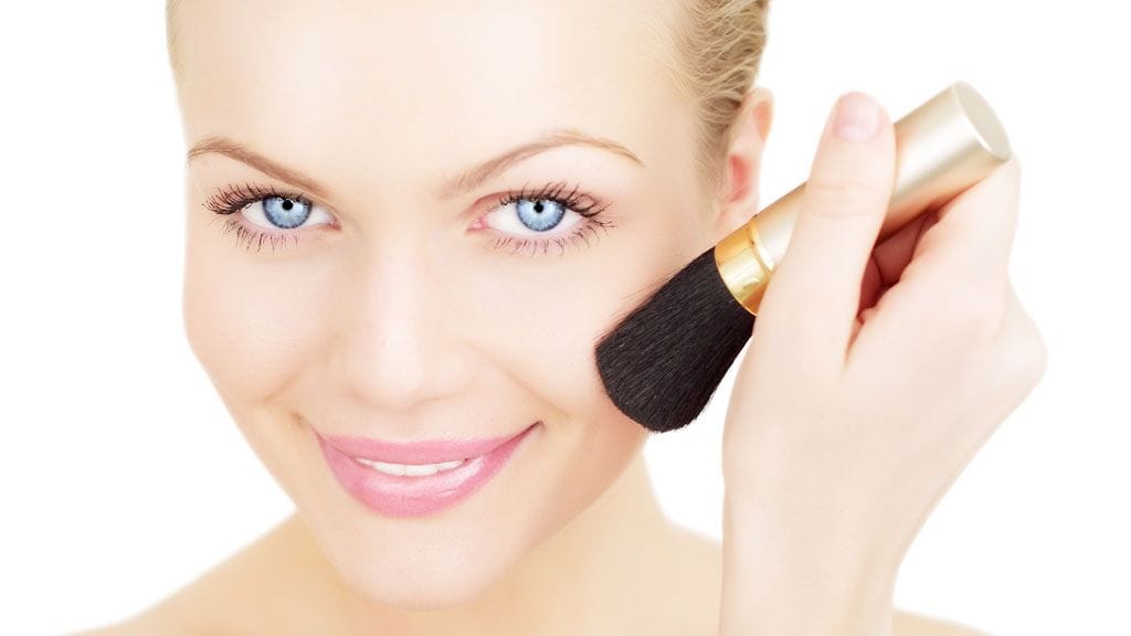 Poskipunaa voi laittaa vaikka huuliin.