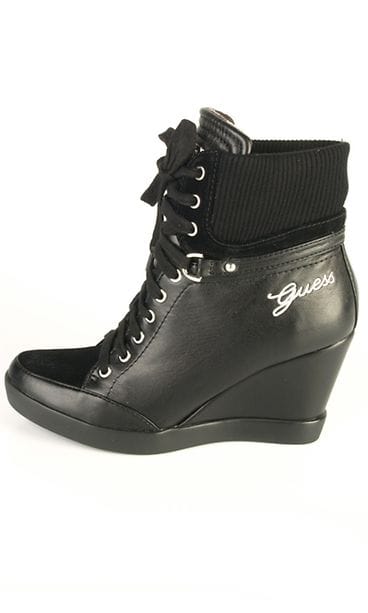 Kengät: Guess / Brandos.fi