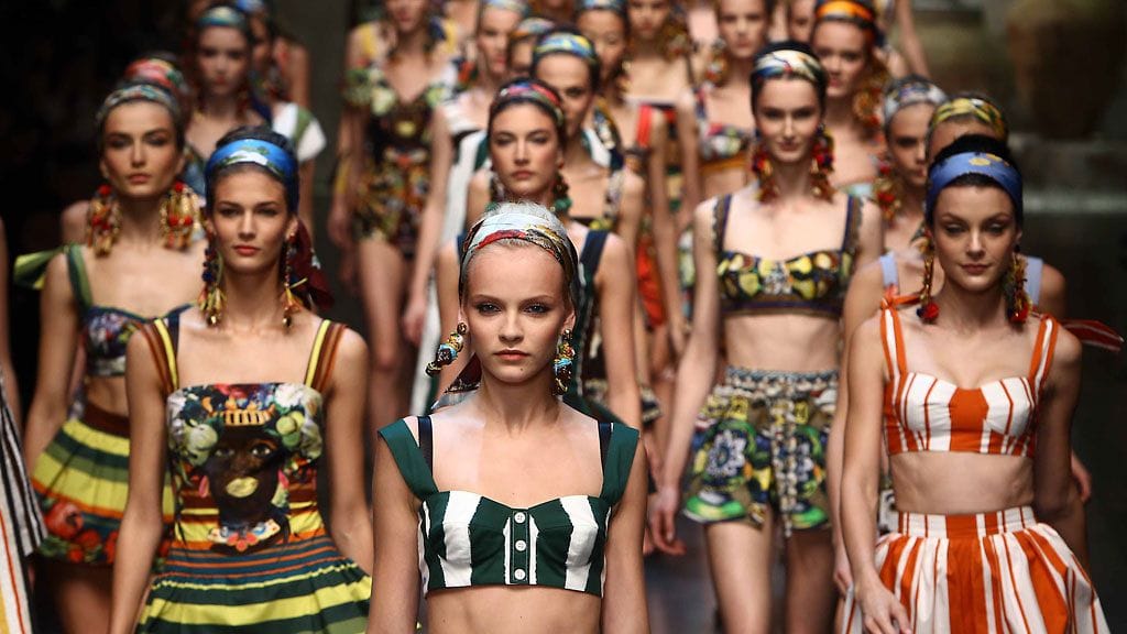 Etnisyys näkyi Dolce & Gabbanan näytöksessä vahvana.