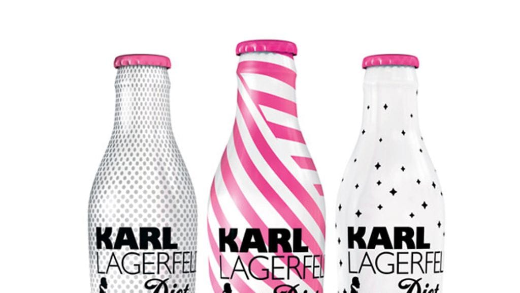 2011: Chanelin luova johtaja Karl Lagerfeld uudisti vuonna 2011 keräilykokisten pullot.
