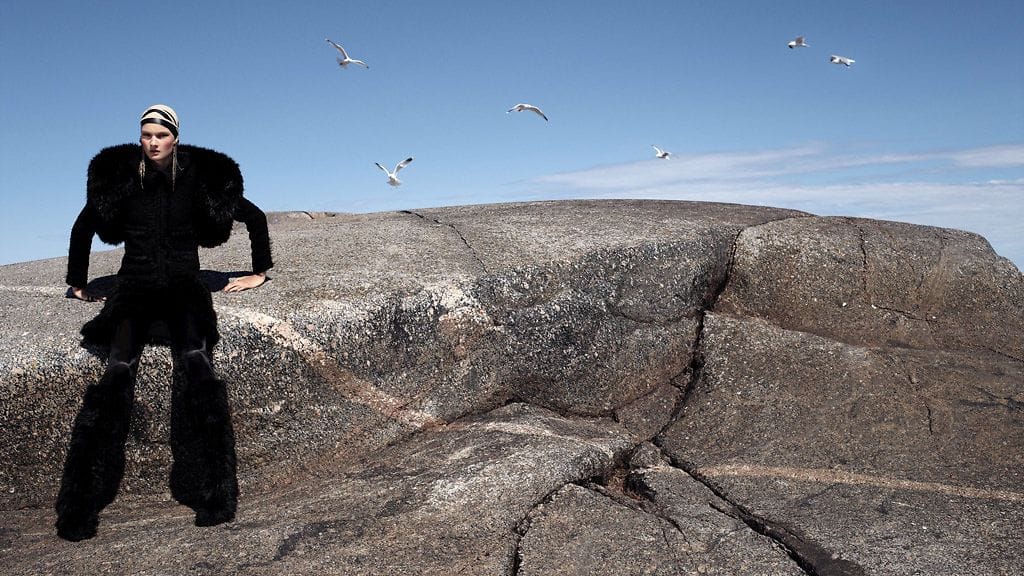 Suomalainen malli Kirsi Pyrhönen Northern Women in Chanel -kirjan kuvassa.