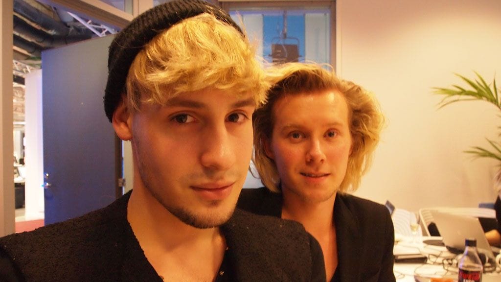 Mert Otsamo ja Tom Wennerstrand seuraavat AVAlaisten kanssa Linnan juhlia.