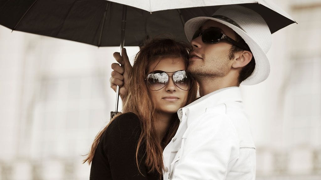 Muodin ammattilainen toivoo, että suomalaiset eivät yhdistäisi sukkahousuja shortsien kanssa.