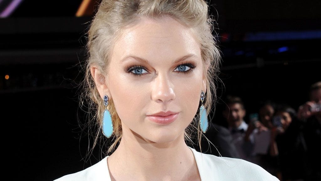 Taylor Swift oli pukeutunut Ralph Laurenin iltapukuun.