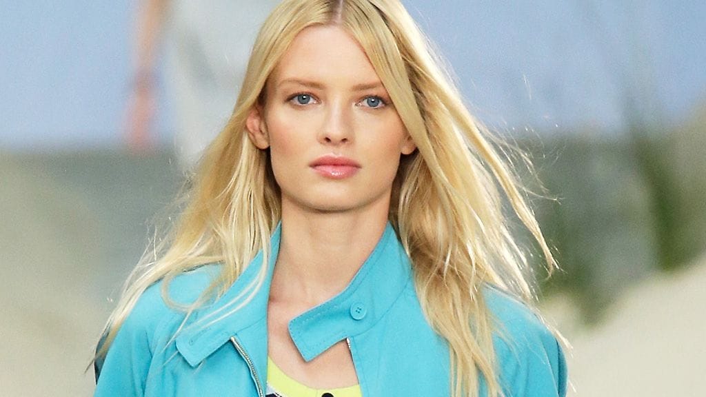 Lyhyen collegepaidan sivukuvioinnit jatkuvat myös housuissa.