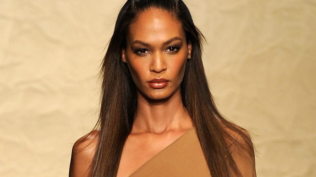 Donna Karan leikitteli intiaaniteemalla.