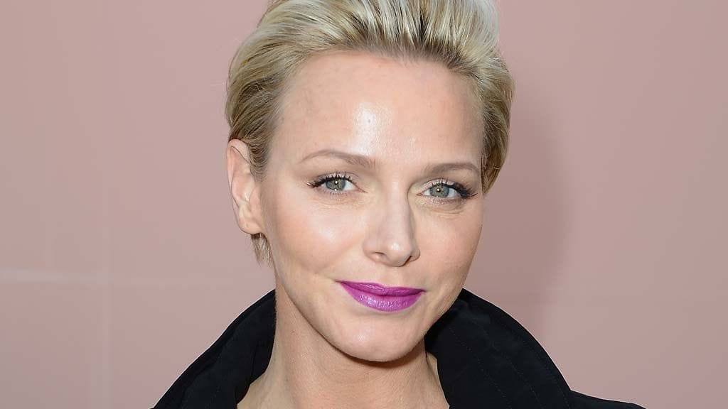 Charlene valitsi aniliininpunaisen huulipunan.