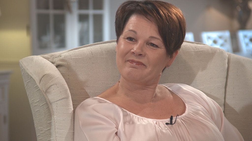 Anu aikoo muuttaa omakotitalosta kerrostaloon.