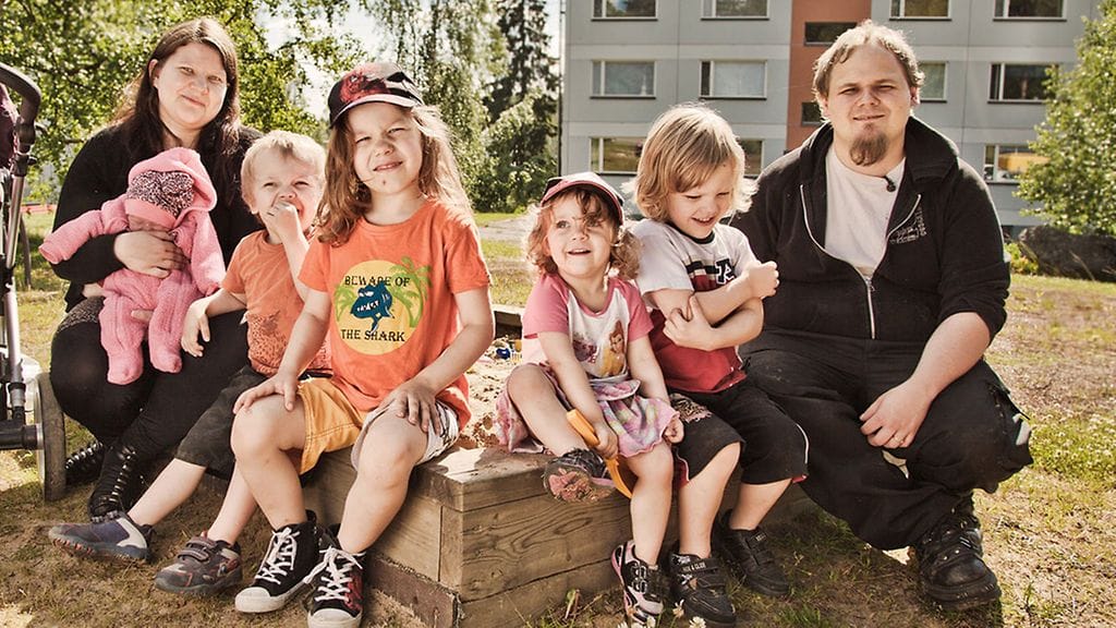 Eteläniemien kasvava suurperhe esiteltiin Erilaiset äidit -sarjan ensimmäisellä tuotantokaudella suomalaisille.