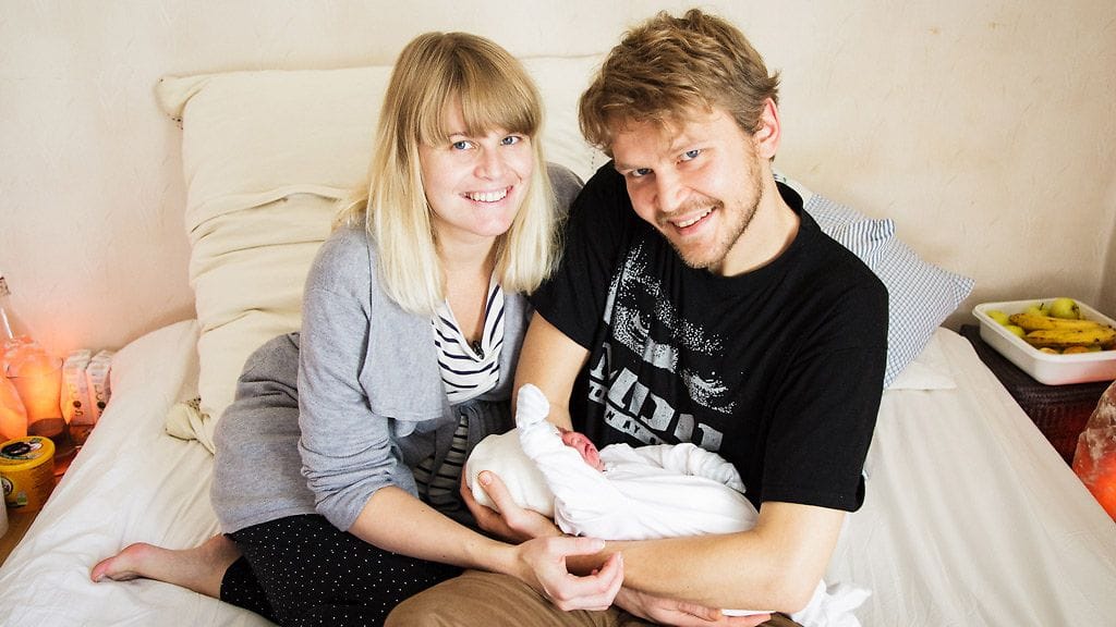 Tea päätti synnyttää esikoisensa sairaalan sijaan kotona.