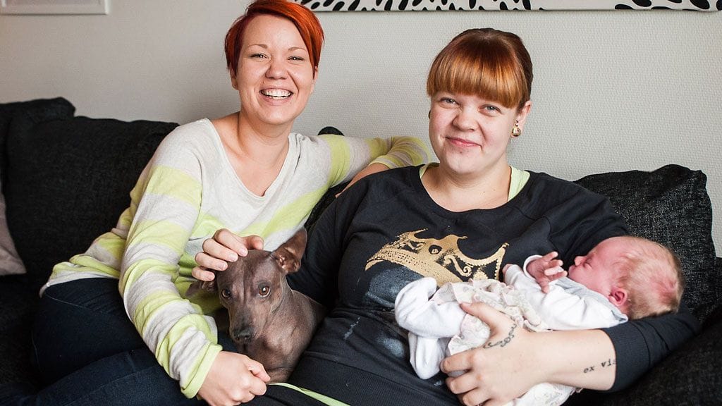 Mari Pihlajamaan ja Laura Karppasen perhe täydentyi vastikään Seela-tytöllä.