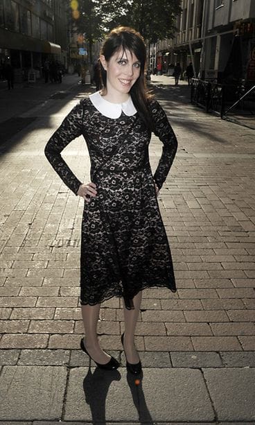 Kirjailija Riikka Pulkkinen Vieras-romaaninsa julkistamisjuhlassa Helsingissä 18. syyskuuta 2012.