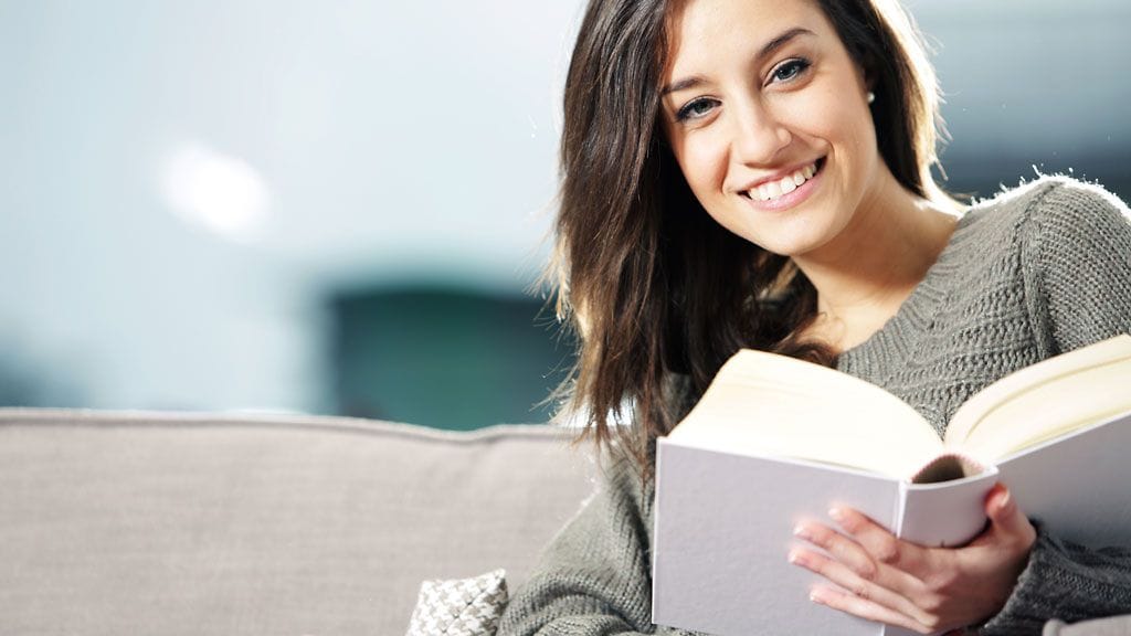 21 prosenttia vastanneista kertoo ehtivänsä lukea yli viisikin kirjaa kuussa.