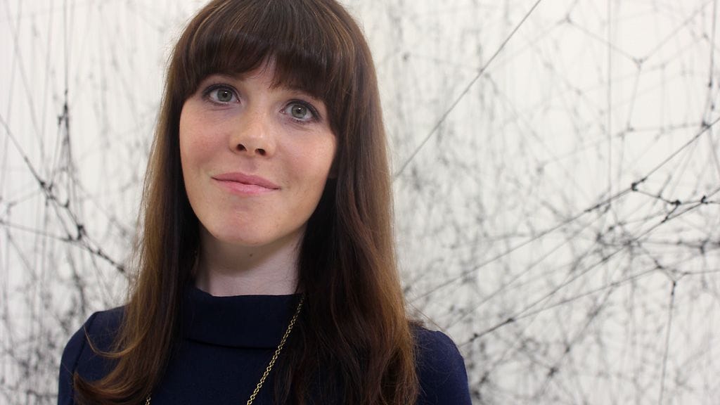 Kirjailija Riikka Pulkkinen Vieras-romaaninsa julkistamisjuhlassa Helsingissä 18. syyskuuta 2012.