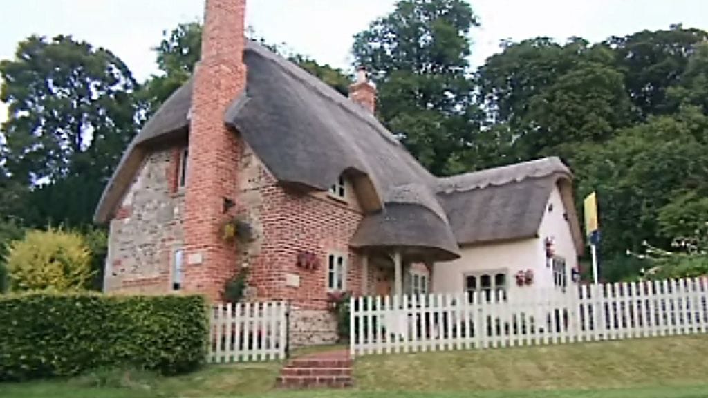 Britannian kauneimmat kodit: Olkikattoiset kaunottaret