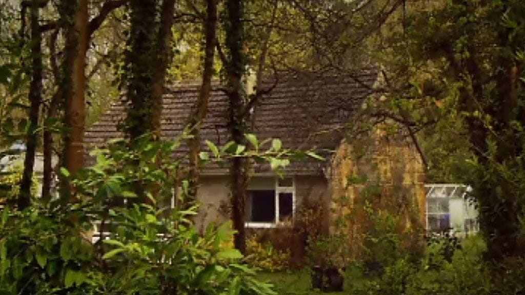 Grand Designs - unelma-asunnot: Metsäpirtti liekitetystä laudasta. Bungalow.