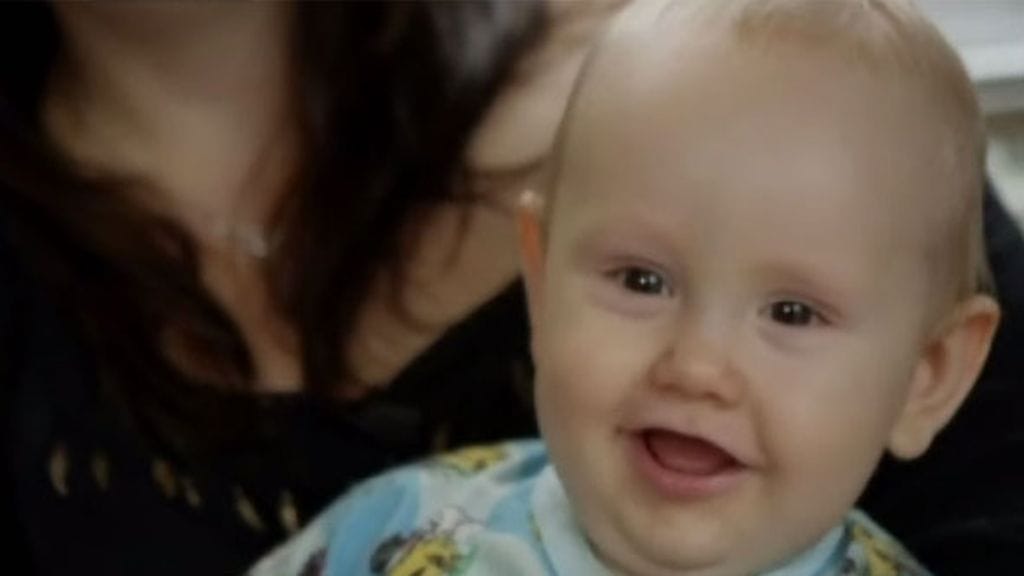 Yhdeksänvuotias Teemu valmistautuu leikkaukseen.