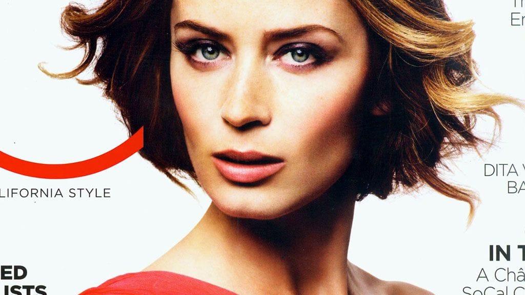 Emily Blunt poseeraa C-lehden kansikuvassa tuimana.