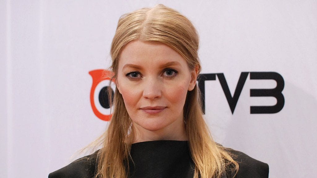 Hurmaava kissanainen. Hurmerinta nähtiin Ellen gaalassa suloisissa kissankorvissa.