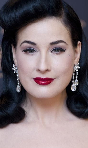 Marraskuu 2012: Dita Von Teese alusvaatemallistoansa edustamassa.
