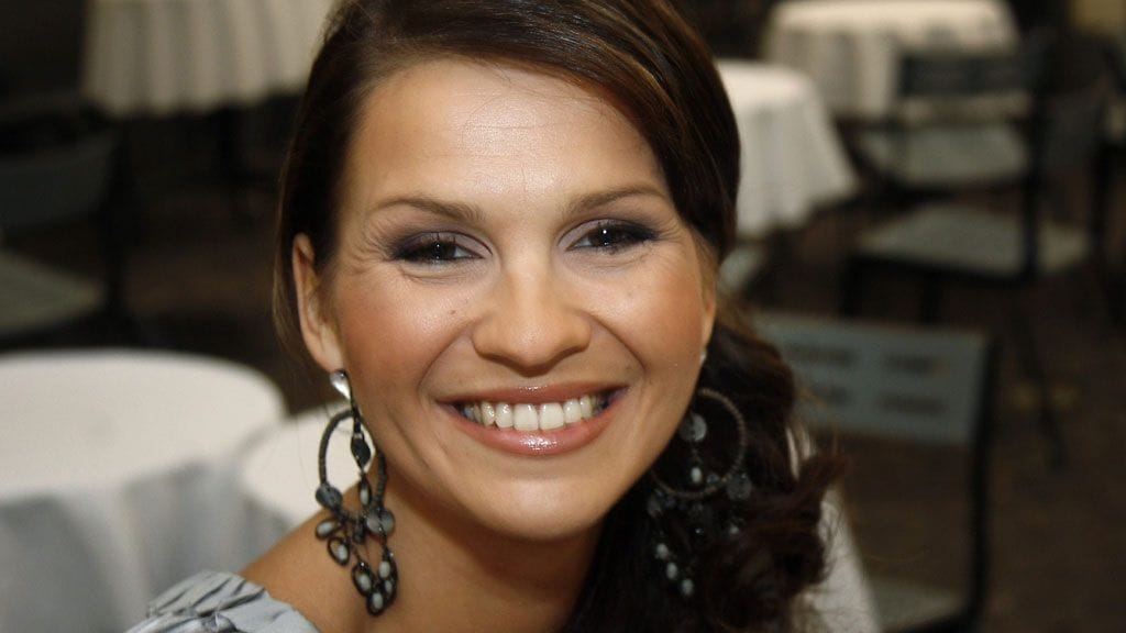 Janina Fry on rakastanut suuria koruja jo vuosia.