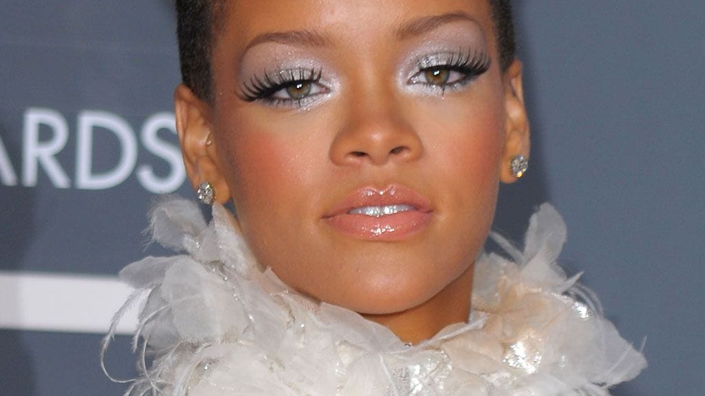 Pink on aina viihtynyt poikamaisessa hiustyylissä.