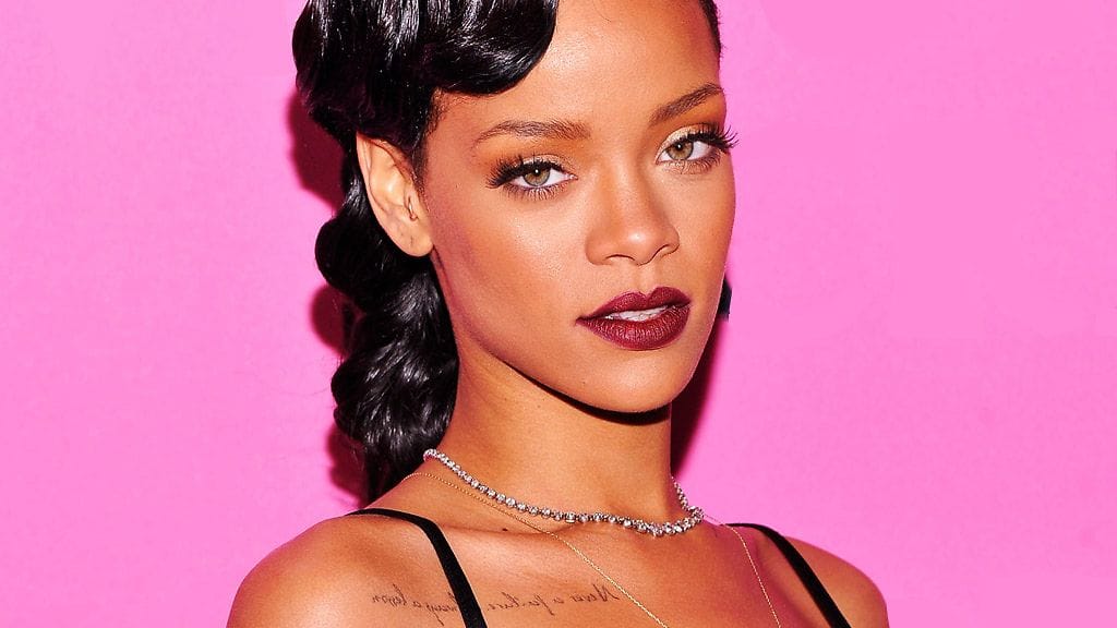 Rihanna jakoi Kate Mossin ja itsenstä V-lehteen otetun kuvan Instagramissa. Kuvakaappaus: Instagram / V