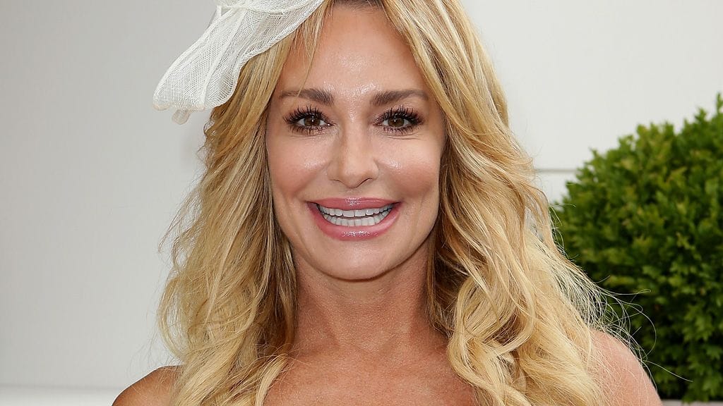 Taylor Armstrong edusti rohkeassa, mustassa mekossa.