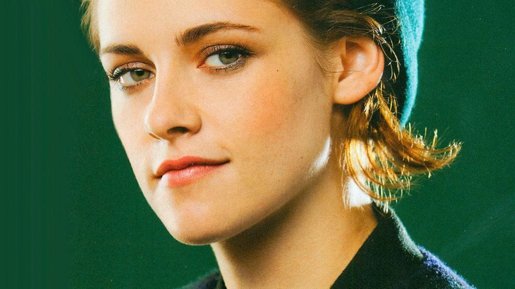 Kristen Stewart viihtyy rennossa lookissa vapaa-ajallaan. Teräväsaumaiset silmälasit