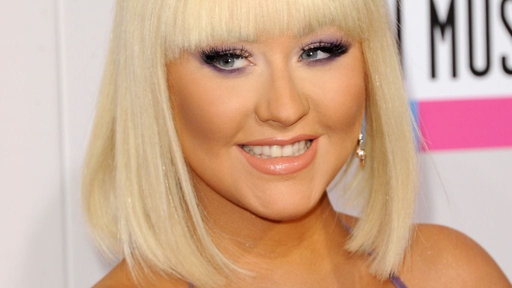 Christina Aguileran polkkatukka olikin peruukki.